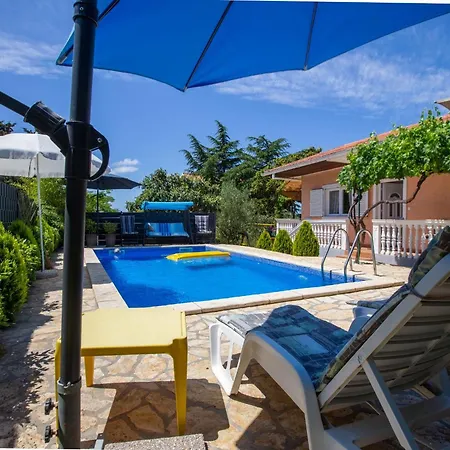 Flora Dom wakacyjny *