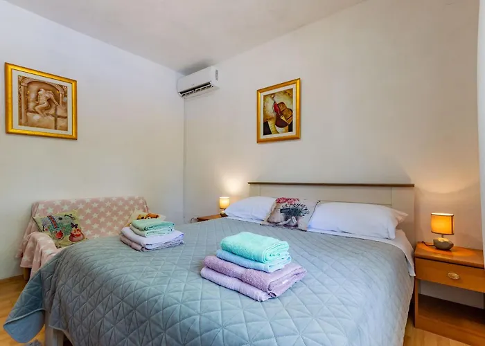 Vikendica Holiday Flora