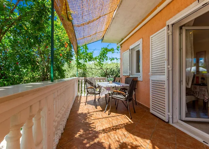 Vikendica Holiday Flora *