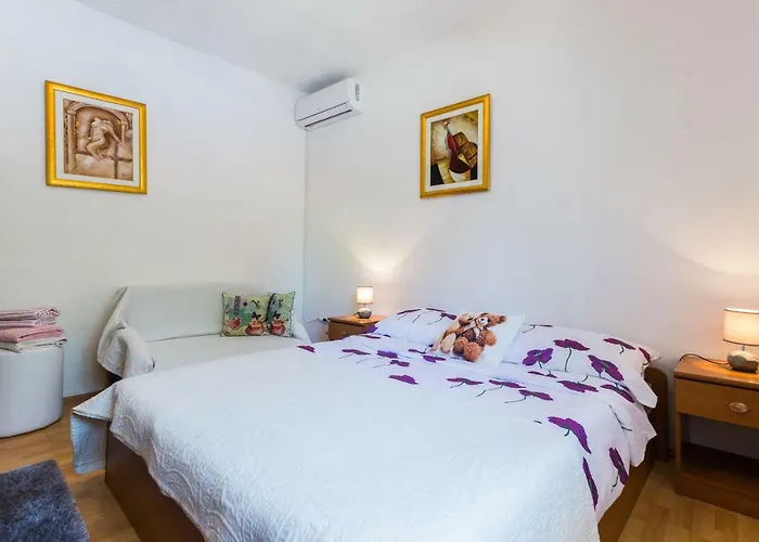 Holiday Flora Vikendica