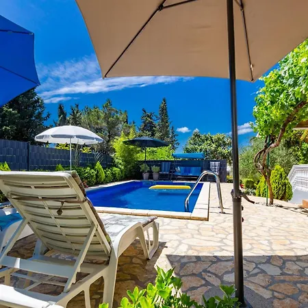 בית נופש Flora זאדאר