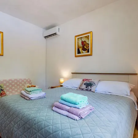 בית נופש Flora