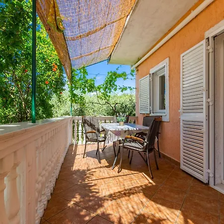 Holiday home Holiday Flora *