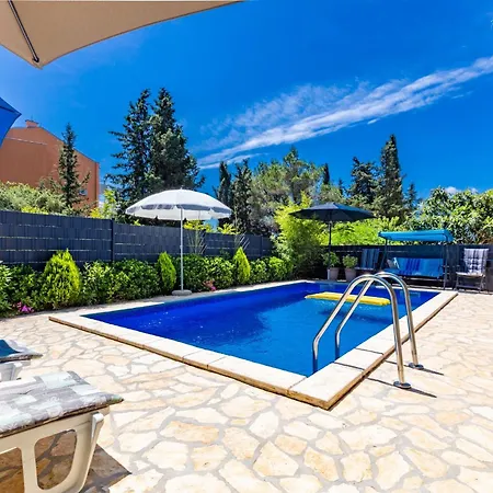 בית נופש Flora זאדאר