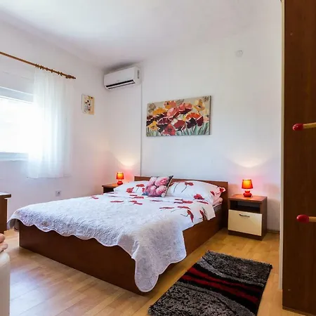 Flora בית נופש זאדאר