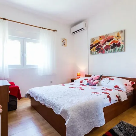 Flora בית נופש *