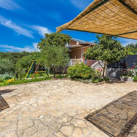 בית נופש Flora