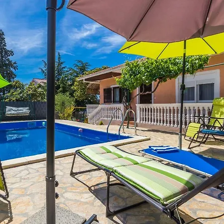 Flora Nyaraló Zára